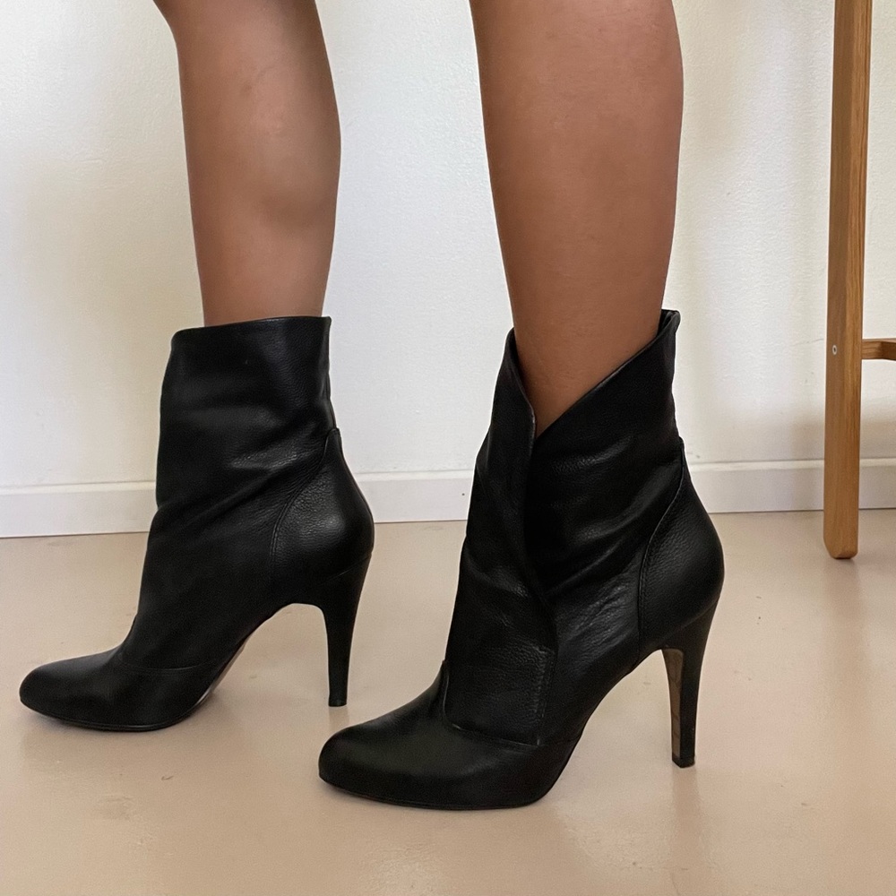 Report Boston Adjustable Leather Ankle Heel Booties
